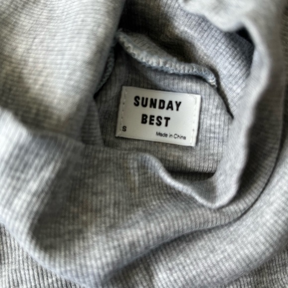 NWOT Sunday Best Long-sleeve Turtleneck Size S - Picture 2 of 2